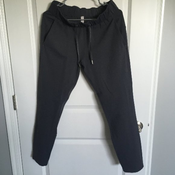 Lululemon On The Fly 7/8 Pant - Dark Shadow Size 6 - Picture 3 of 5